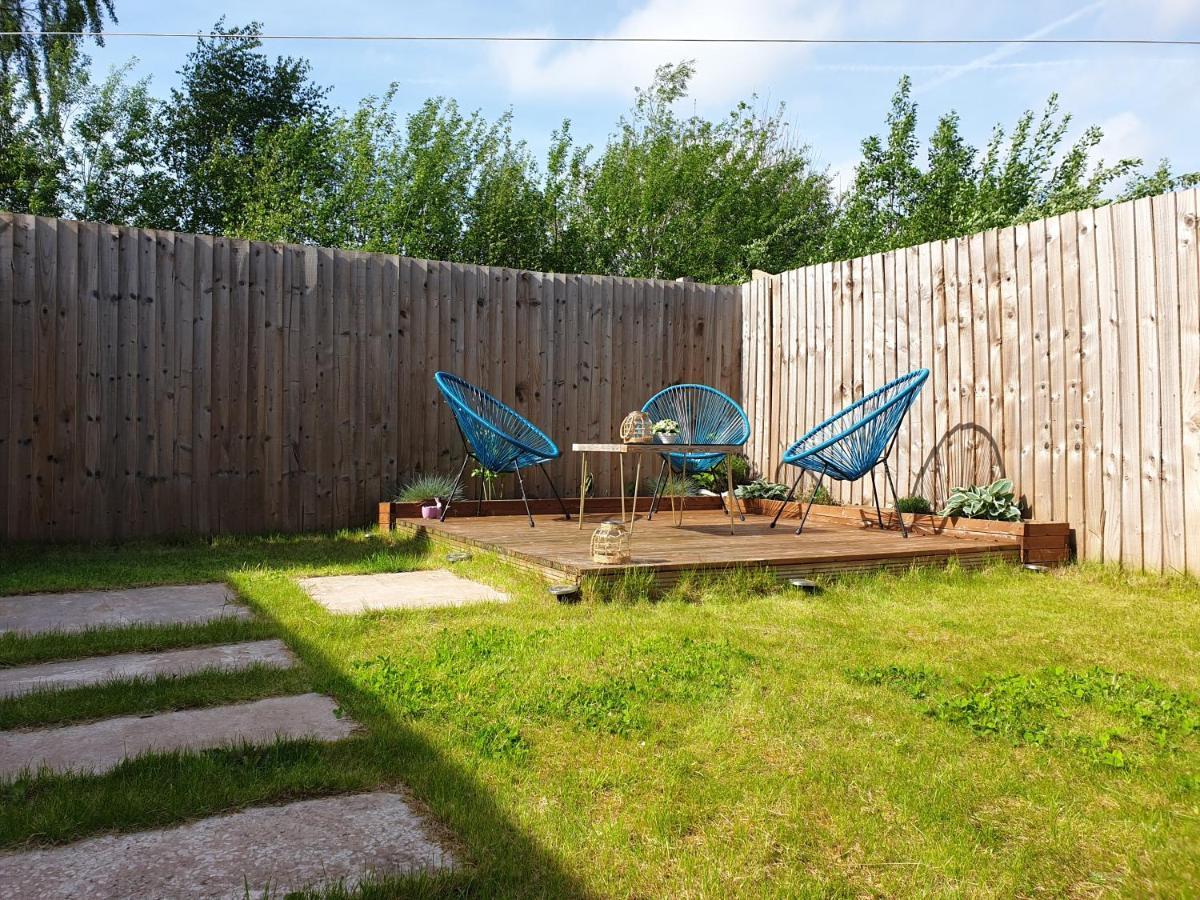 Cheerful 1 Private Room-Ensuite With Free Parking Silverdale (Staffordshire) Exterior foto