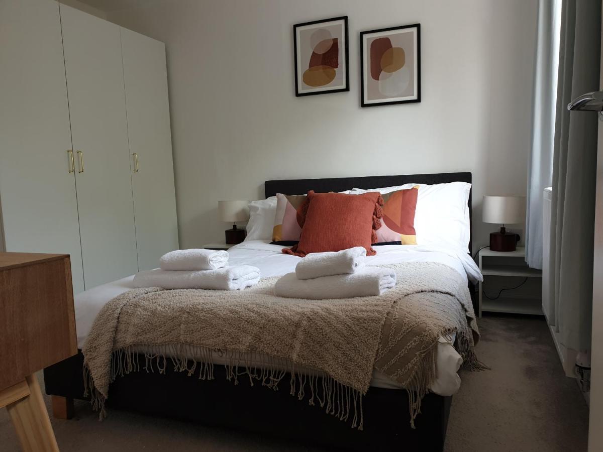 Cheerful 1 Private Room-Ensuite With Free Parking Silverdale (Staffordshire) Exterior foto