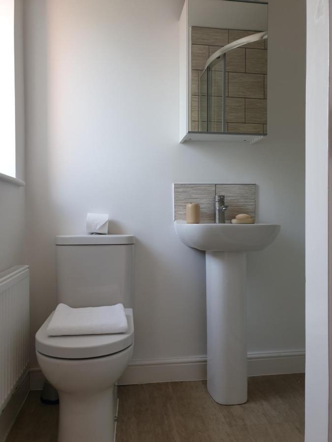 Cheerful 1 Private Room-Ensuite With Free Parking Silverdale (Staffordshire) Exterior foto