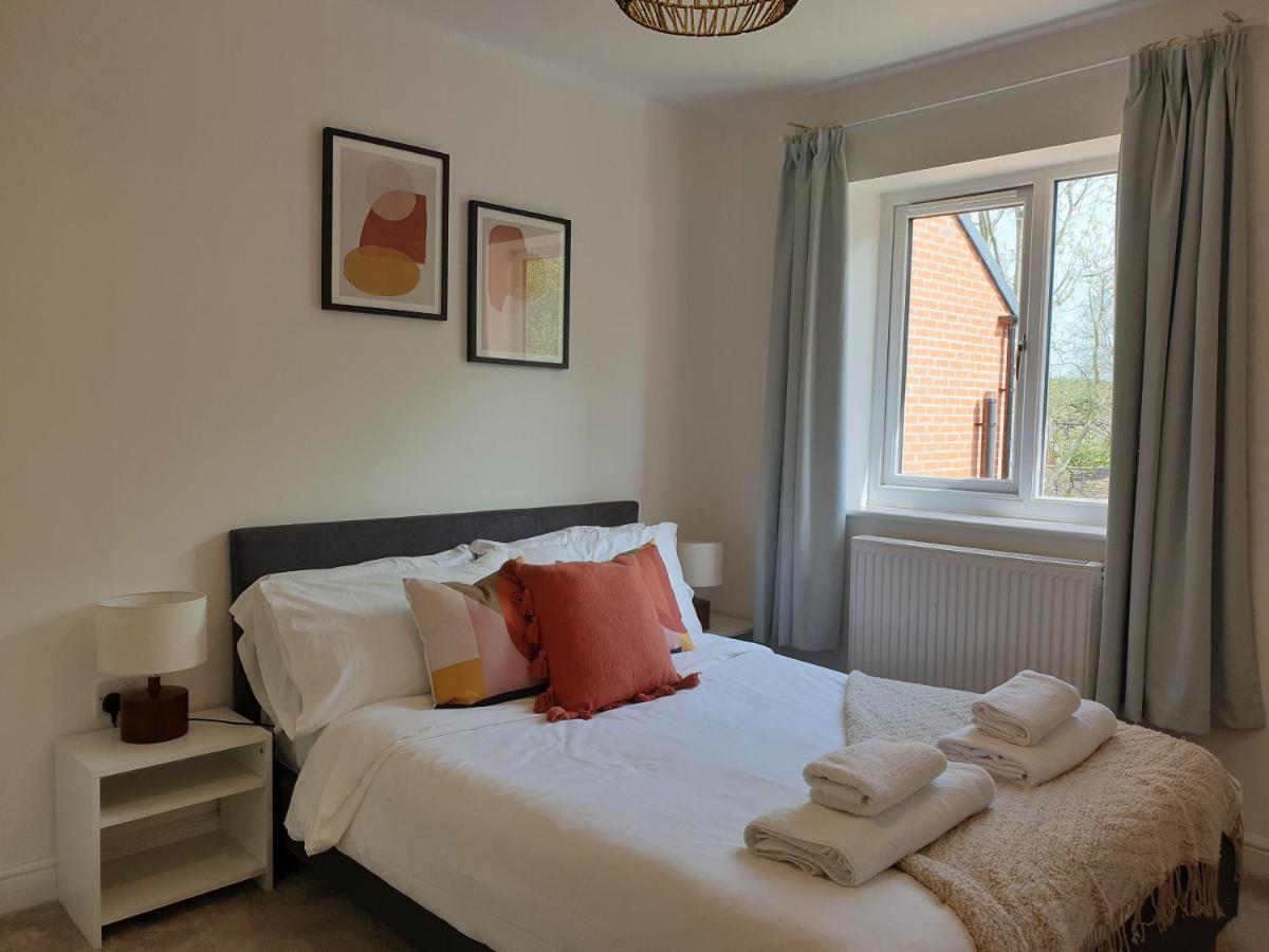Cheerful 1 Private Room-Ensuite With Free Parking Silverdale (Staffordshire) Exterior foto