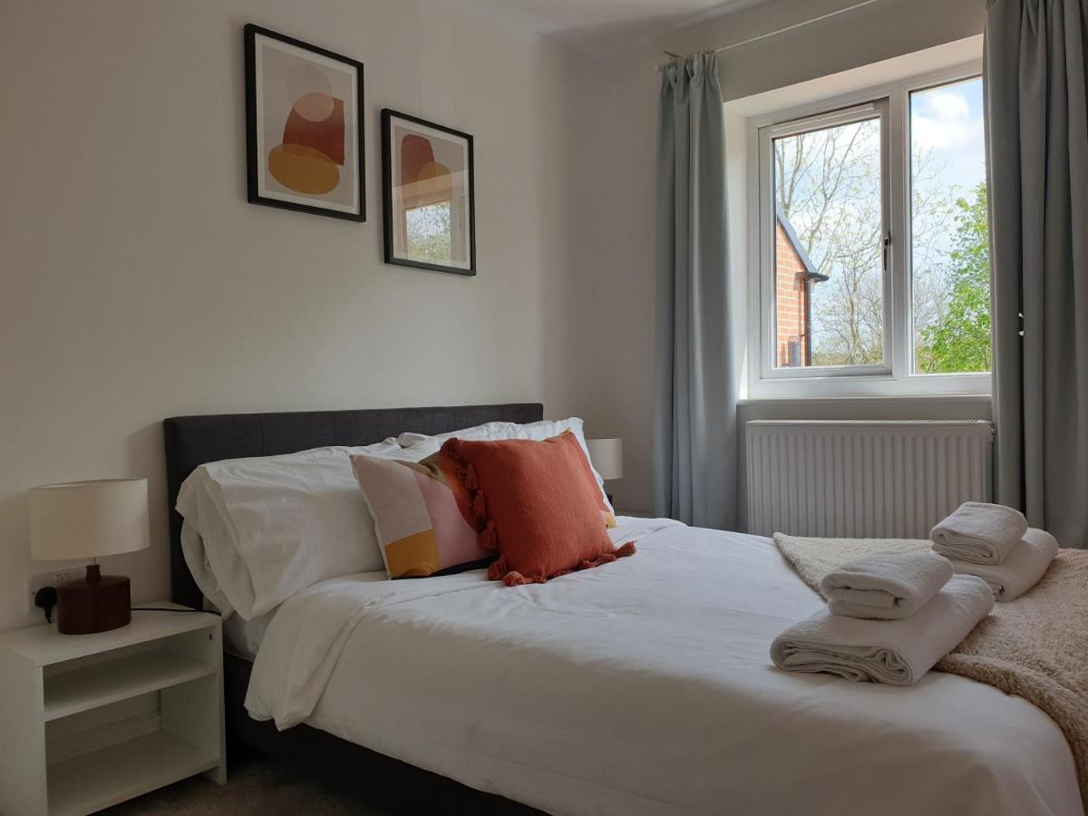 Cheerful 1 Private Room-Ensuite With Free Parking Silverdale (Staffordshire) Exterior foto