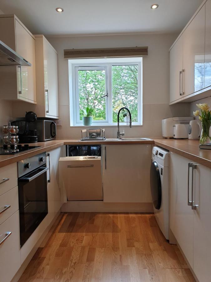 Cheerful 1 Private Room-Ensuite With Free Parking Silverdale (Staffordshire) Exterior foto
