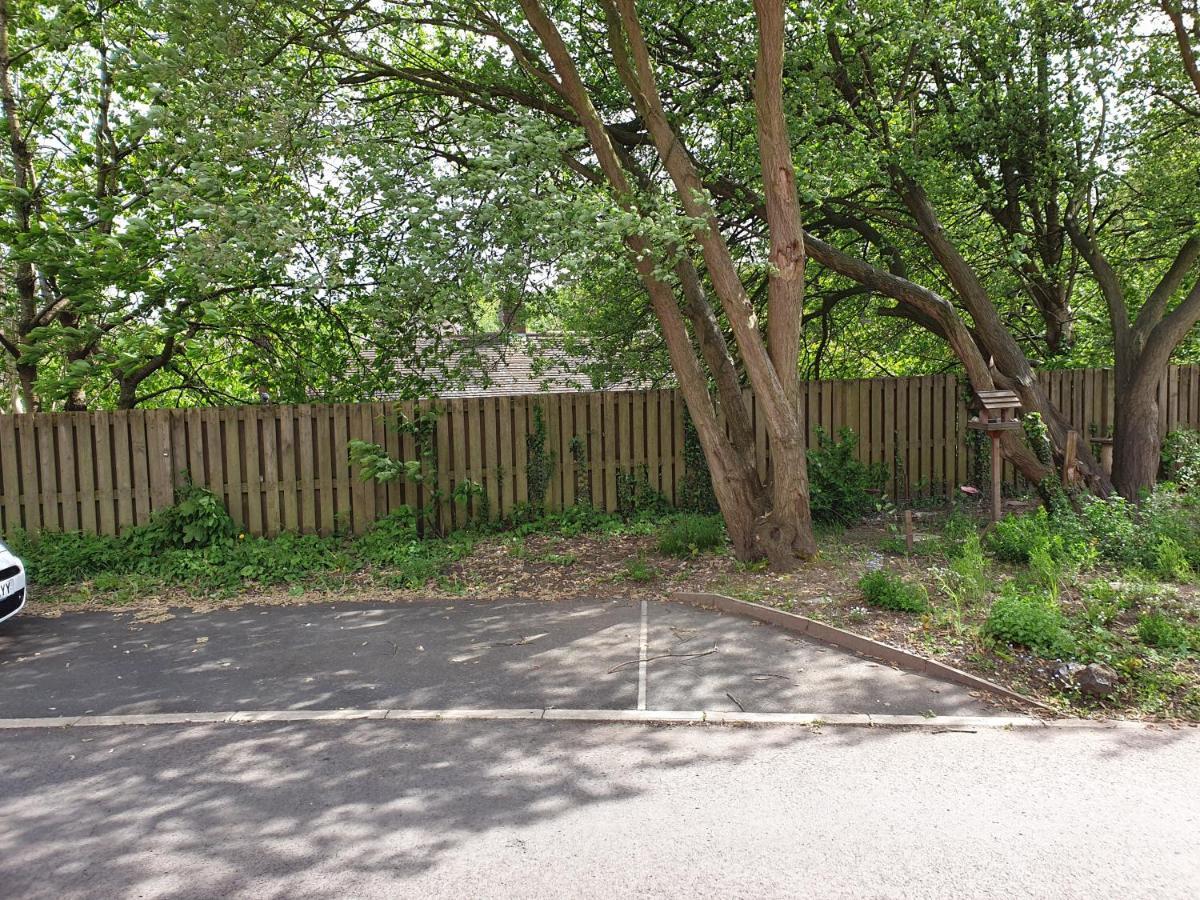 Cheerful 1 Private Room-Ensuite With Free Parking Silverdale (Staffordshire) Exterior foto